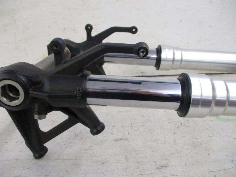 07 Kawasaki ZX6R Ninja P Forks Lower Triple Tree Axle Front 44071